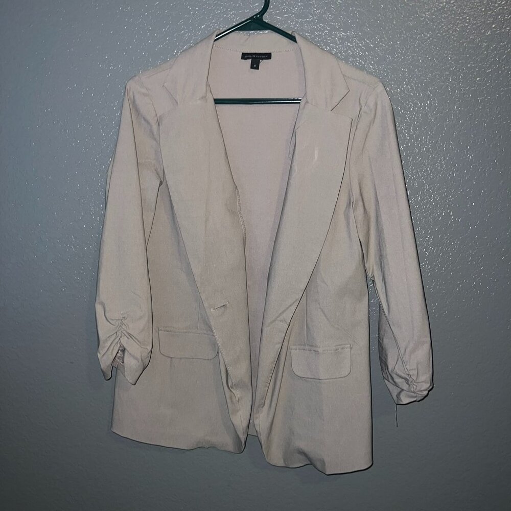 Chic and Versatile Beige Blazer (Medium)